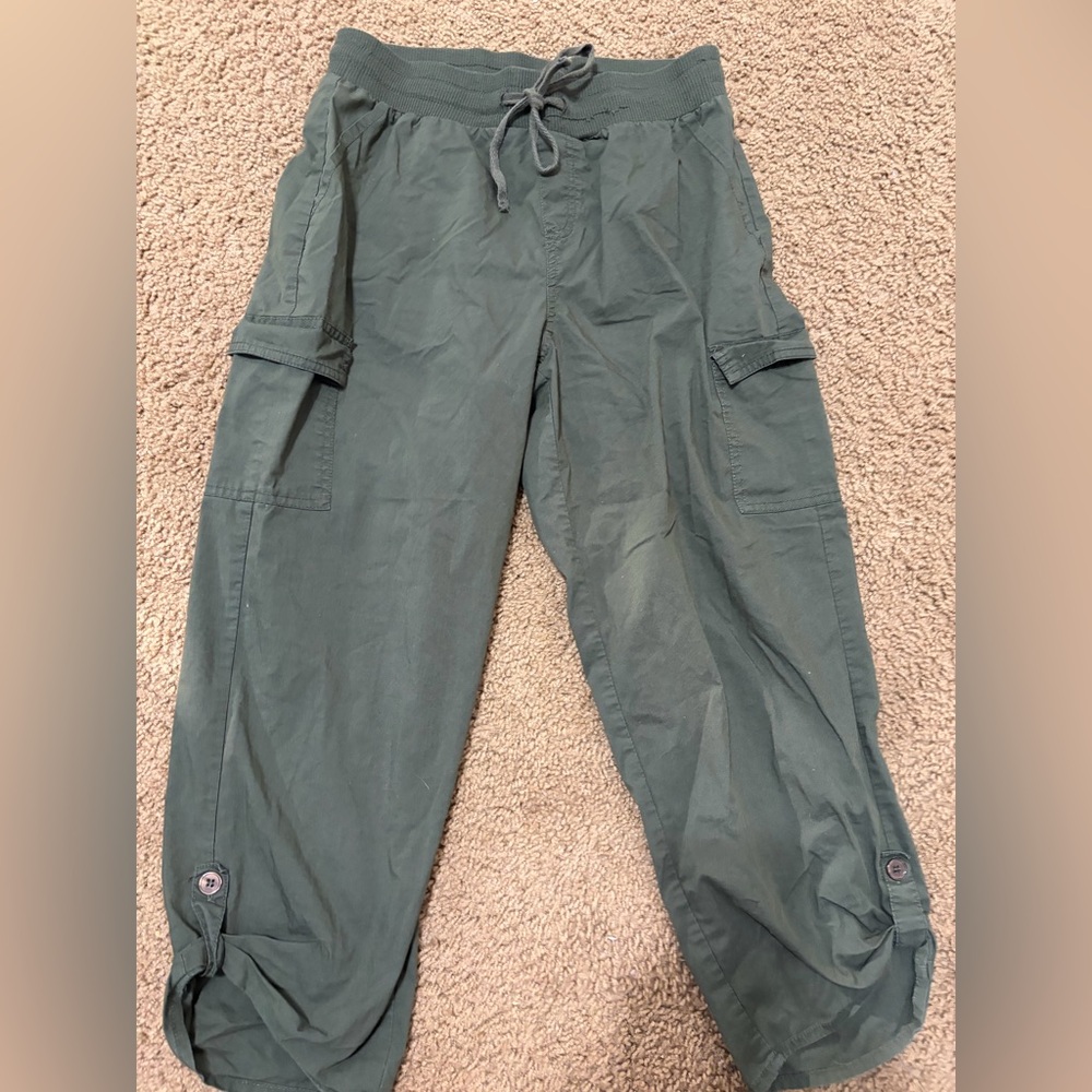 Emily Daniels Relaxed Olive Cargo Capris - Women Pants Size Small - Picture 2 of 8